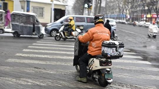 电动车新国标下：2000万骑手的“速度与生计”之困