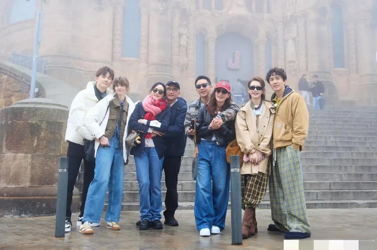 董力真的是这季妻子浪漫旅行的搞笑担当！
明明是一个十线小明星，却总觉得自己是跟刘