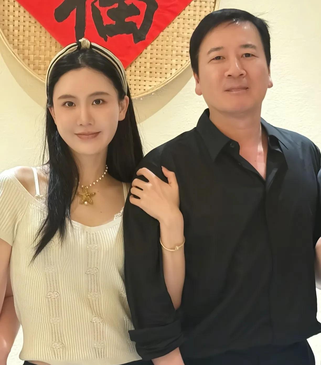 都不要说赖文峰不爱楚玲了，一定爱，他的条件那么好，根本不缺女人，怎么可能会跟自己