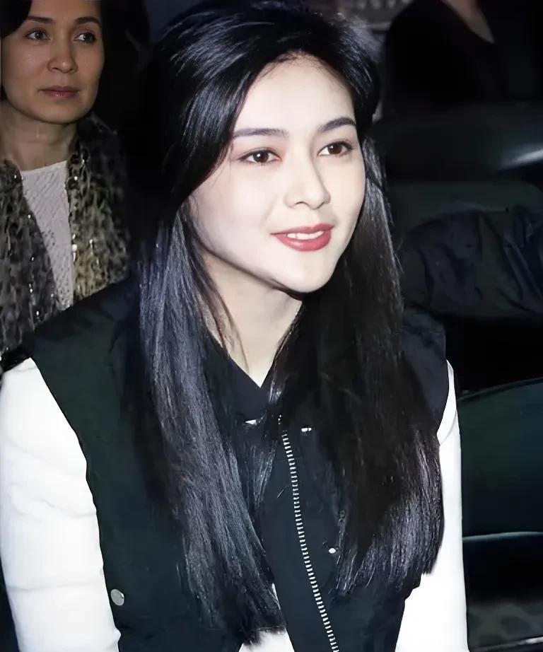 大美人关之琳并不一个独身主义或者不婚族，因为她一生结了三次婚，如果她是独身主义或
