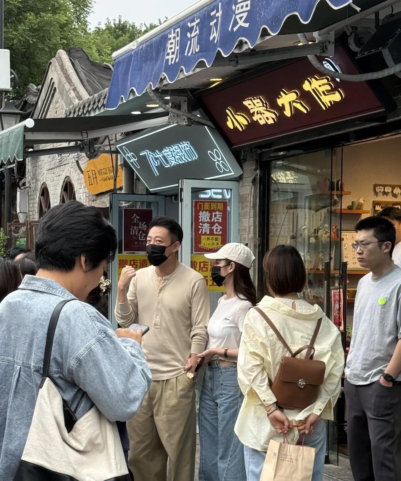 哇好幸运，竟然遇到汪小菲马筱梅新婚夫妇啦！真的好开心！很喜欢小菲和马筱梅，昨天大