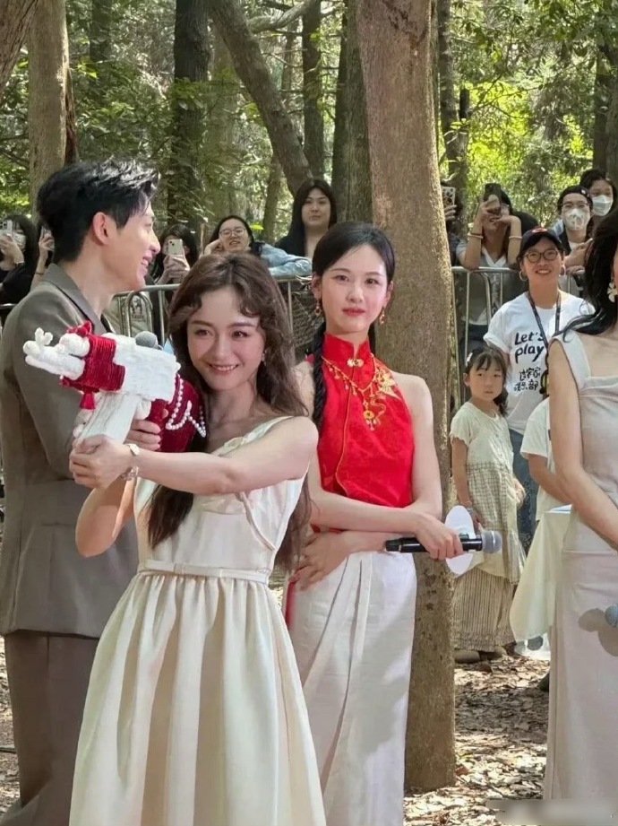 何泓姗真抗老，38了看着像28！