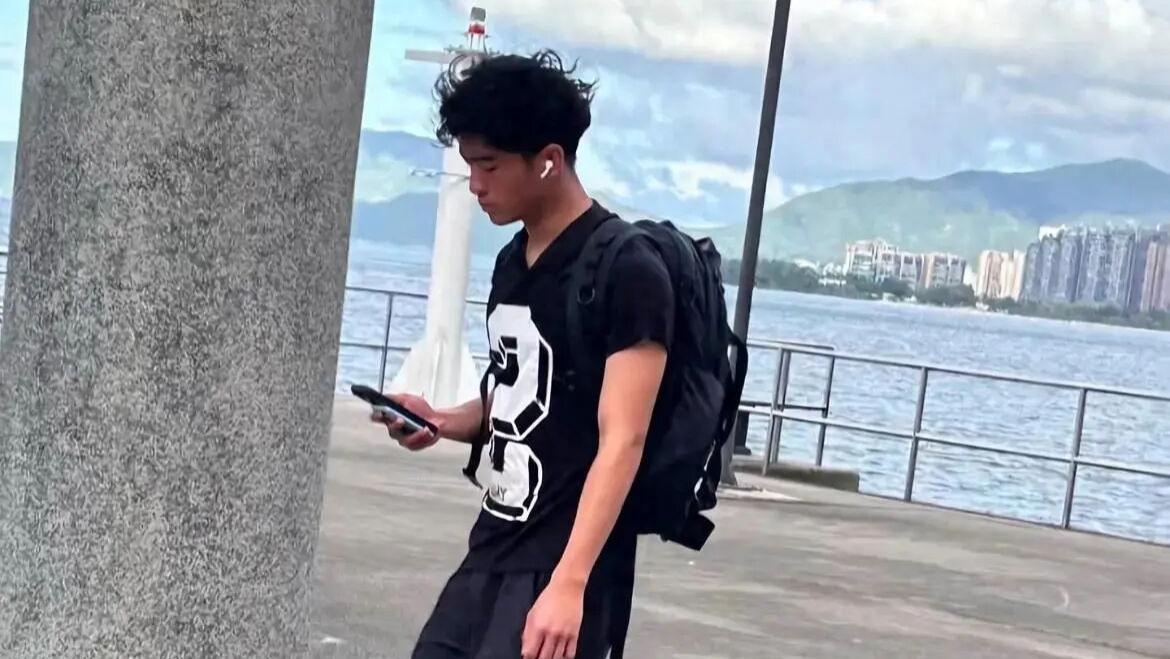 谢霆锋大儿子被夸赞很有礼貌，张柏芝秋装现身重庆，尽显优雅漂亮