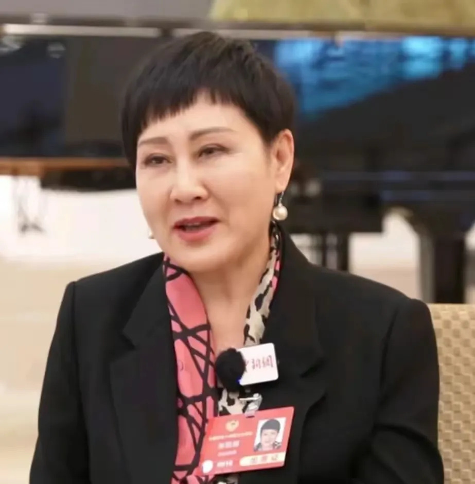 张凯丽谈大曲线算不算大女主











大曲线的人生真是让人一言难尽！