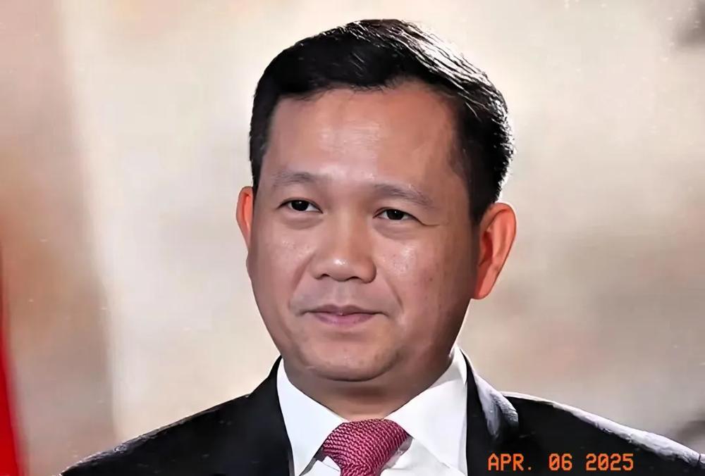 要我说，这分明是小国的生存智慧！洪玛奈一手递出"关税橄榄枝"，另一手攥着中柬自贸