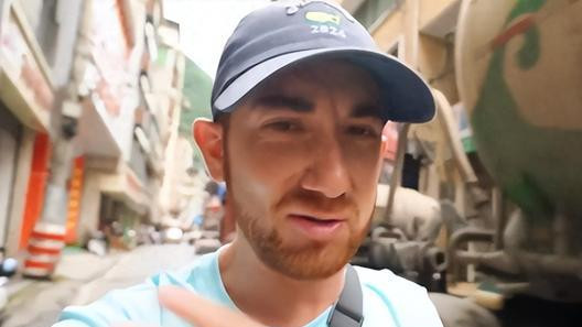 为抹黑中国非常恐怖，美国博主亲身前往，刚来中国就被吓一跳
