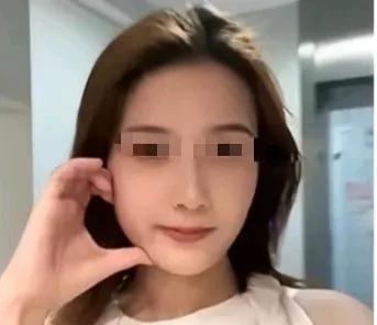 张某22岁生儿子。有护犊子的张某，才会有闯祸的金某！
刘某瑶才26岁，等她爸妈再