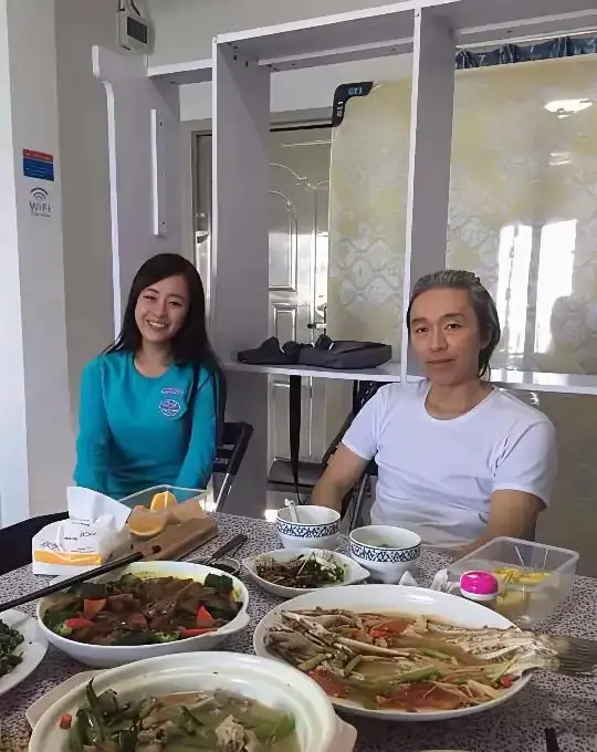 星爷感觉状态还不错！可惜不能再拍喜剧了！