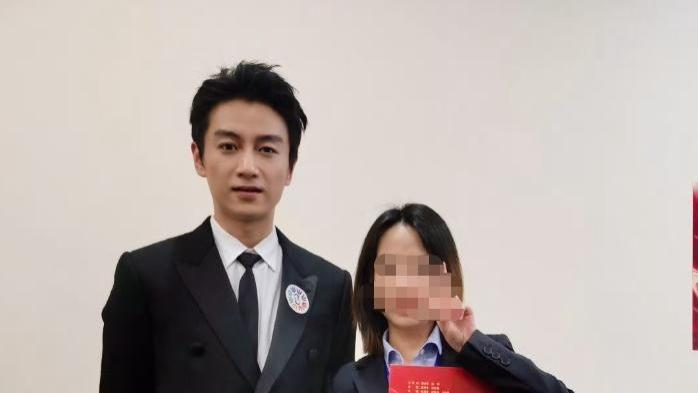 37岁陈晓离婚后首现身文联活动，状态回春似少年