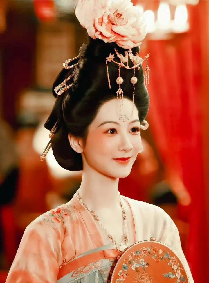 #暑期档首轮对打剧来袭，你站哪部？
暑期档首轮激烈对打即将拉开帷幕，两部备受瞩目