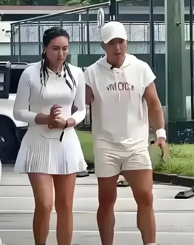 三年了，难怪人气下降这么厉害，刘畊宏直播间人气已不足2022年巅峰期的二十分之一
