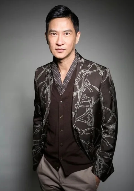 2019年，杨紫跟张家辉合作拍戏，戏拍完后，杨紫问张家辉要联系方式，谁料张家辉对