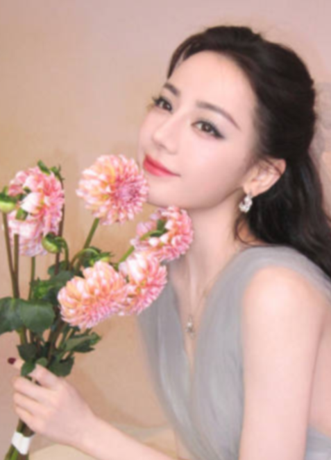迪丽热巴的明艳系穿搭，超nice的！
