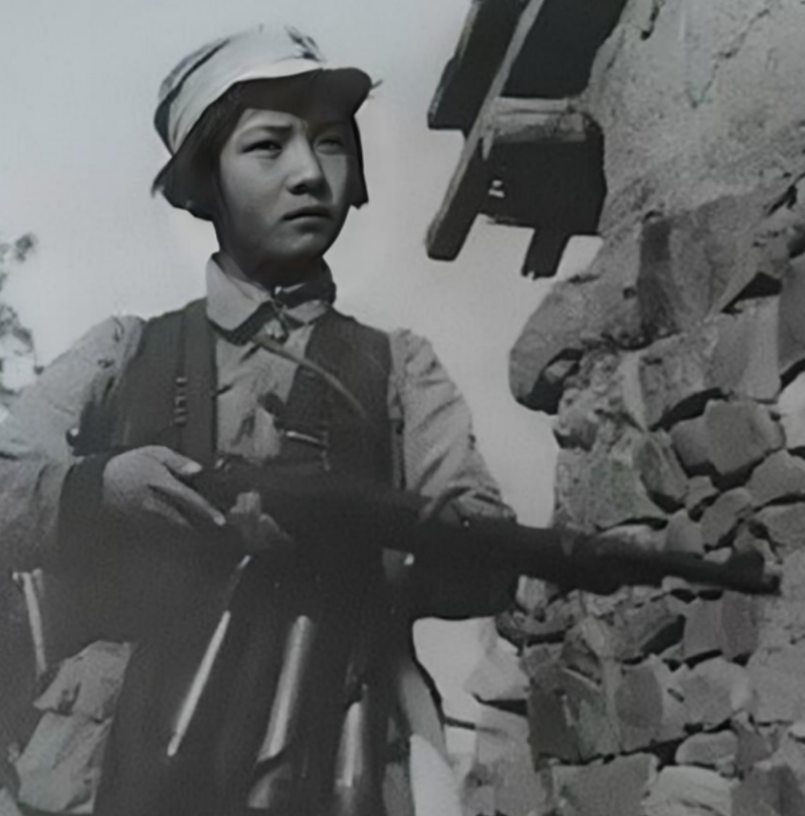 1939年的盛夏，女战士徐敏上如厕，突然一个壮汉从背后将她抱住，并捂住了她的嘴巴