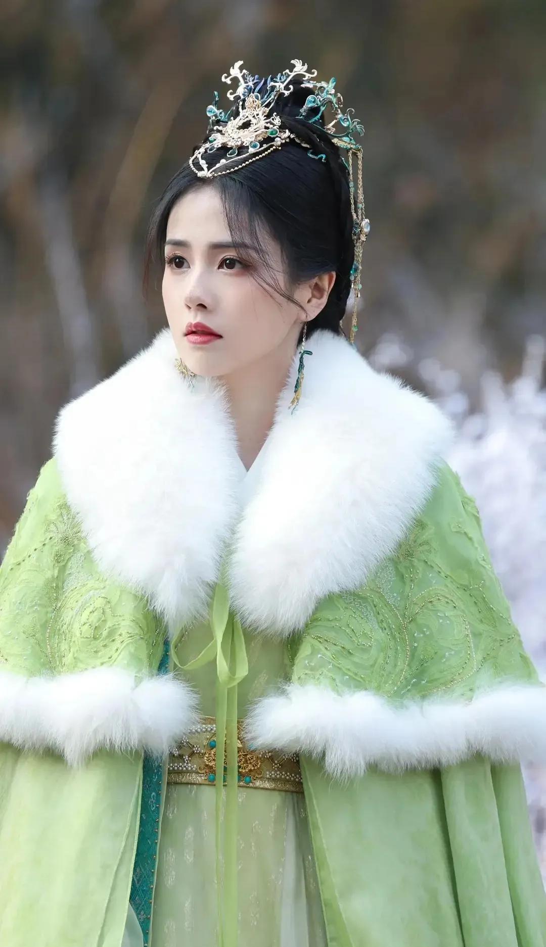 曾舜晞梁永琪探班白鹿了#曾舜晞# #白鹿临江仙海报# #白鹿临江仙造型# #白鹿