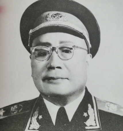 1949年，刘伯承听说原配还活着，并且日子过得很艰苦，就托人给她带信，想把她接到