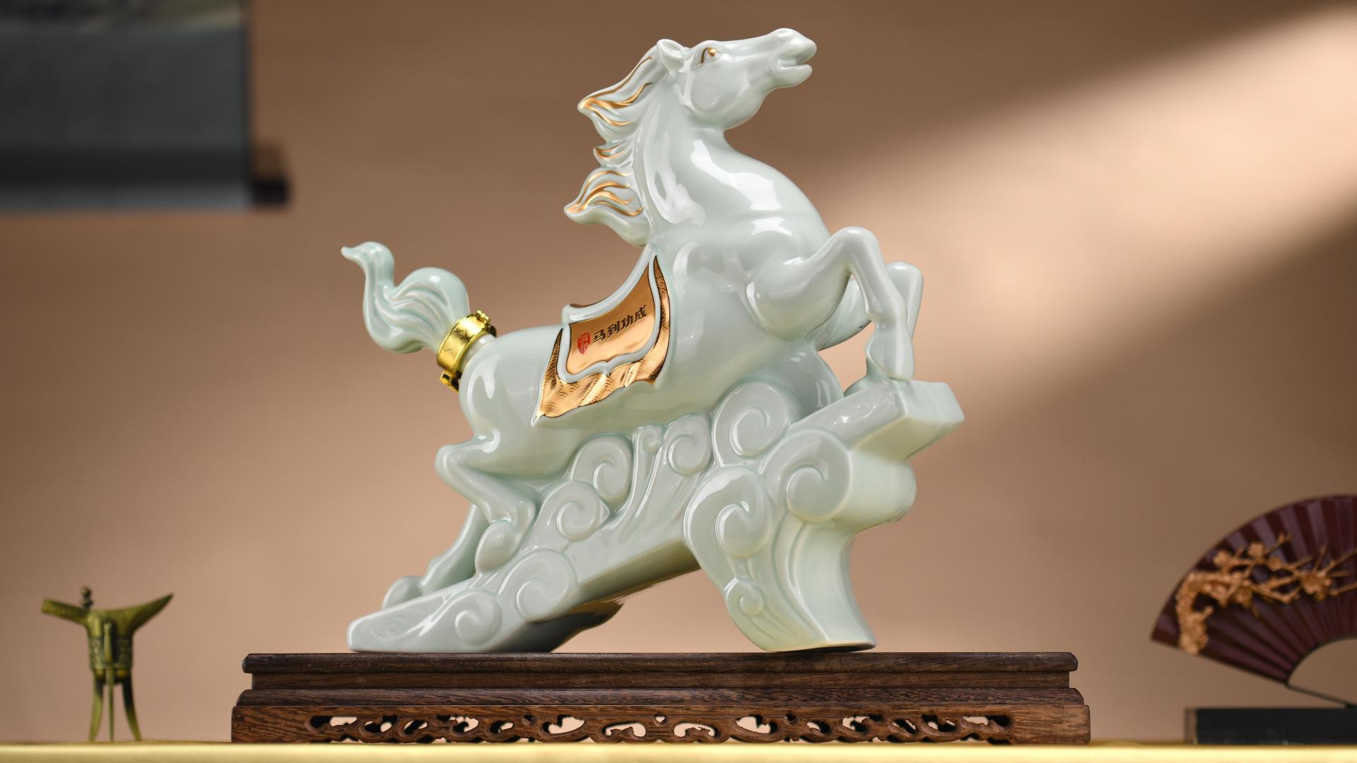 酒仰·龙马精神：以龙马之姿，致敬时代的奋进者！