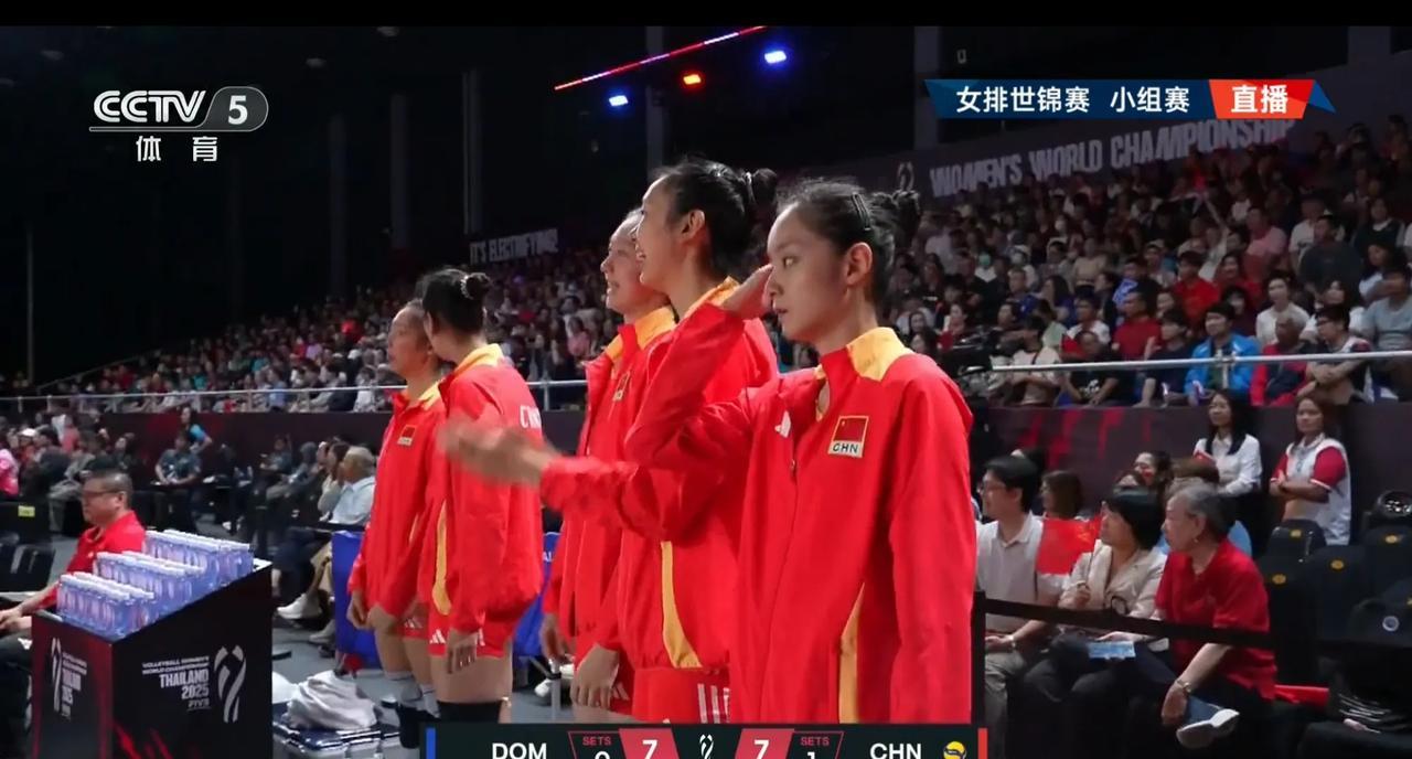 李盈莹成了啦啦队，多米尼加失误泛滥，女排前两局赢得有惊无险
中国队第二局25:2