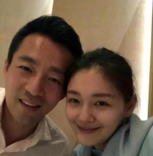 迟来的深情比草贱！
全网这两天都在说，汪小菲深爱着大S。
因为大S走了，汪小菲立