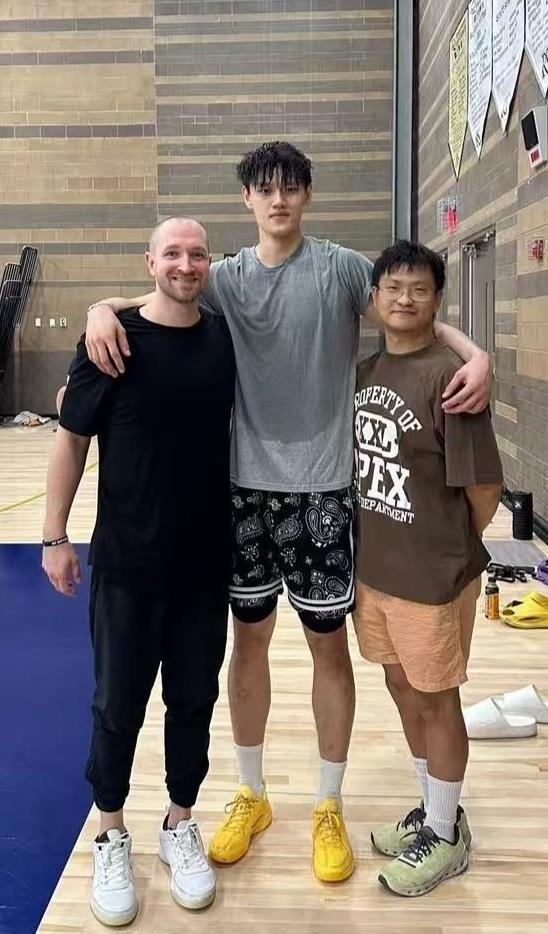 北京时间9月1日，美国著名球员发展教练兼训练师Vaughn Compton在社交
