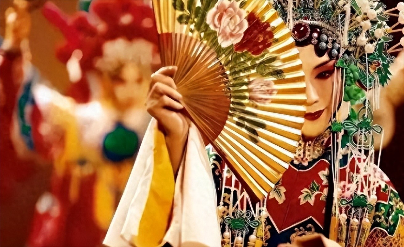 李玉刚：戏歌红人与师承争议的十年沉浮