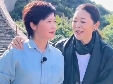 倪萍与敬一丹叙旧，怀念当初两人曾连续3次拿金话筒的光辉岁月，以后没有拿奖是想把机