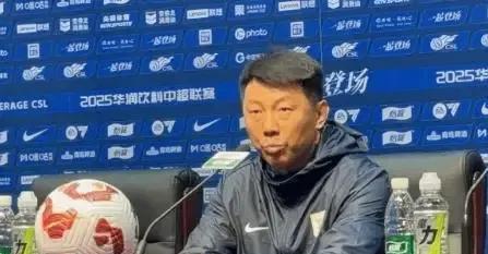 崔康熙也不敢露面了，上场比赛输球之后，直接让自己的团队助理教练出席发布会，中超第