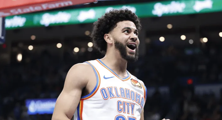 NBA常规赛，雷霆双加时141-135战胜步行者。赛后，雷霆主帅马克-戴格诺特接