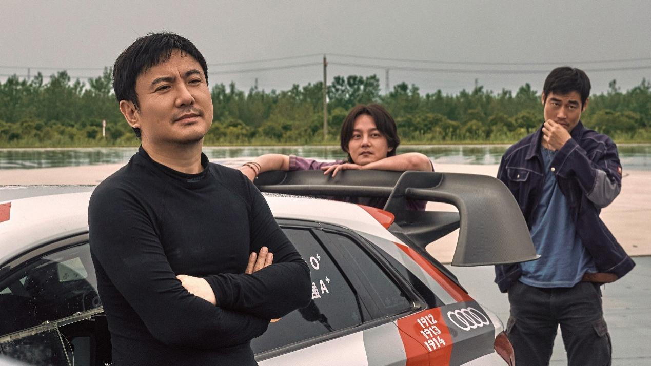 《飞驰人生3》爆火，导演韩寒跨界身份引热议，其个人生活低调无绯闻