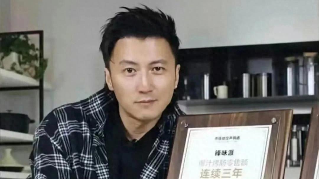 《从舞台到餐桌：谢霆锋如何靠烤肠狂揽15亿 书写商业新篇？》