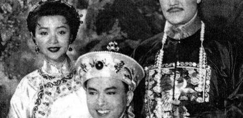 1936年，民国第一妓女去世，竟有数万群众赶来为她送行。就连张大千、齐白石都跑来