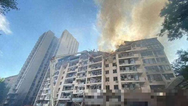 俄军狂轰乌克兰：无人机遮天蔽日时，谁在防空洞里数着心跳？