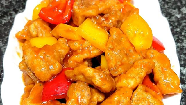 咕咾肉：一口“咕噜”作响的彩色炸弹，把酸甜炸成童年烟花