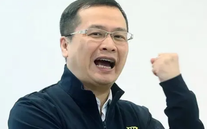 坚持一中原则，中国大陆都支持！
国民党主席人选在岛内议论纷纷。朱立伦的算计落空后