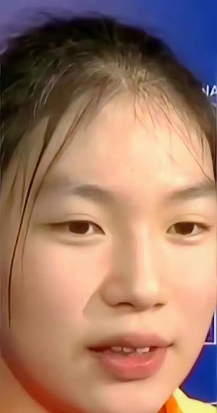 中国女排真是捡到宝了！
一个17岁少女张籽萱的二传技术让可以说让世界震惊！
她的