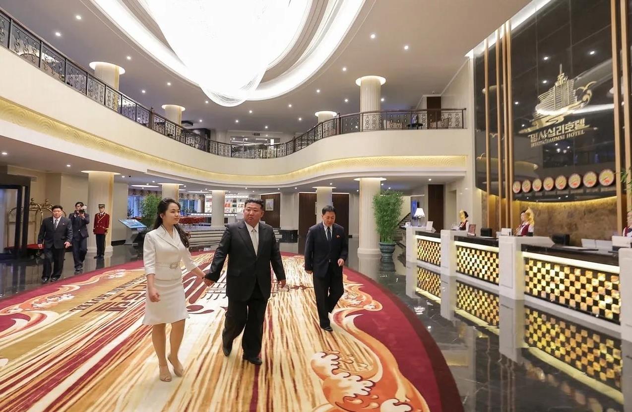 朝鲜大搞旅游业，金正恩一家三口高调现身，哪些人会选择去朝鲜游玩！
被金正恩誉为朝