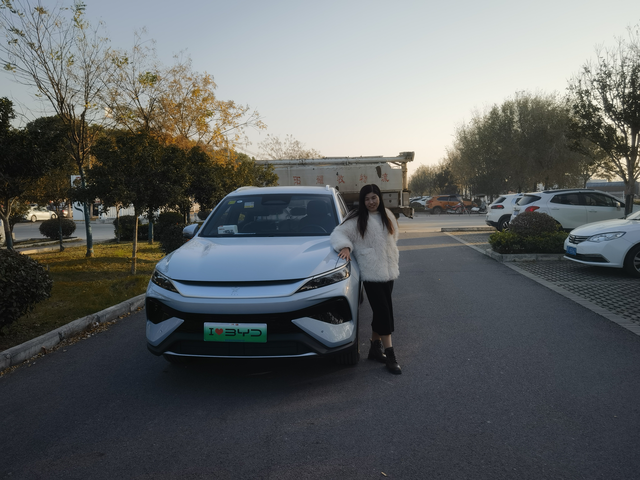 宋Pro不能开快
前几天，在国道上，路况好，开120迈，最高150，没到100K