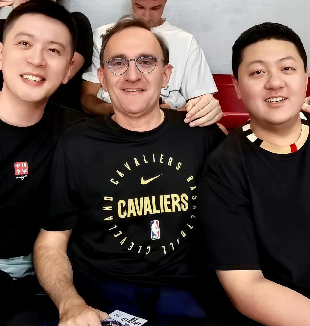 CBA休赛期三方交易，涉及到辽宁男篮，这事不简单，别管王岚嵚是不是租借，还有两年