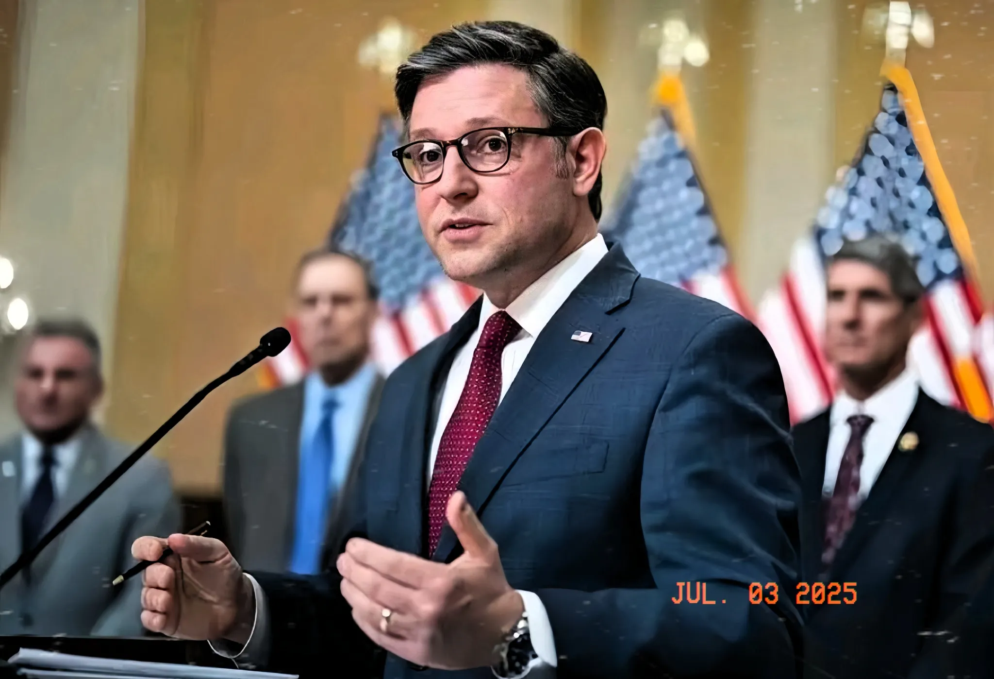 美国众议院做出了错误的决定。
世界上只有一个中国，中华人民共和国政府是中国的唯一