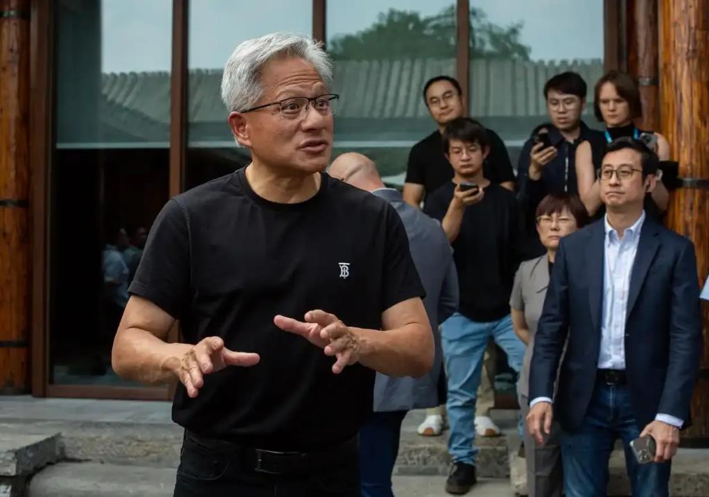 AI 是美国为中国精心挖的一个坑

美国特朗普政府解禁英伟达 H20 芯片，允许