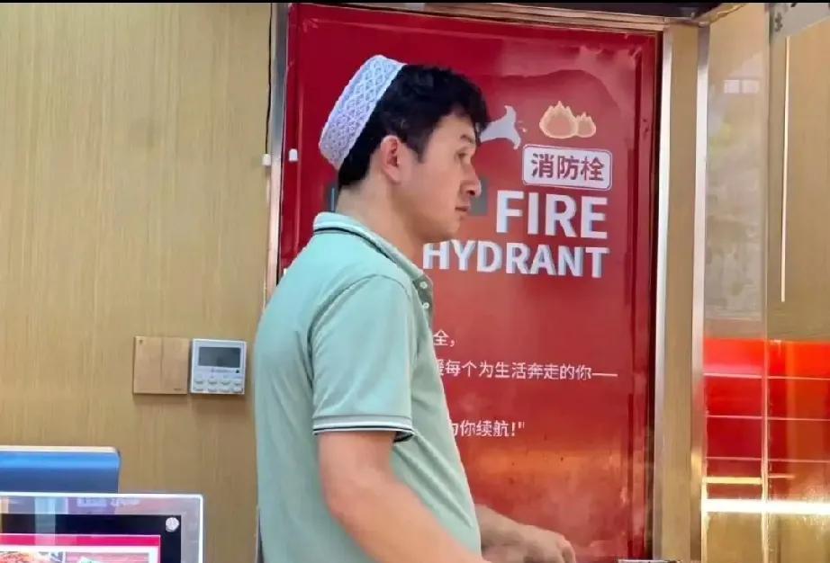 新疆人帽子为啥不会掉？