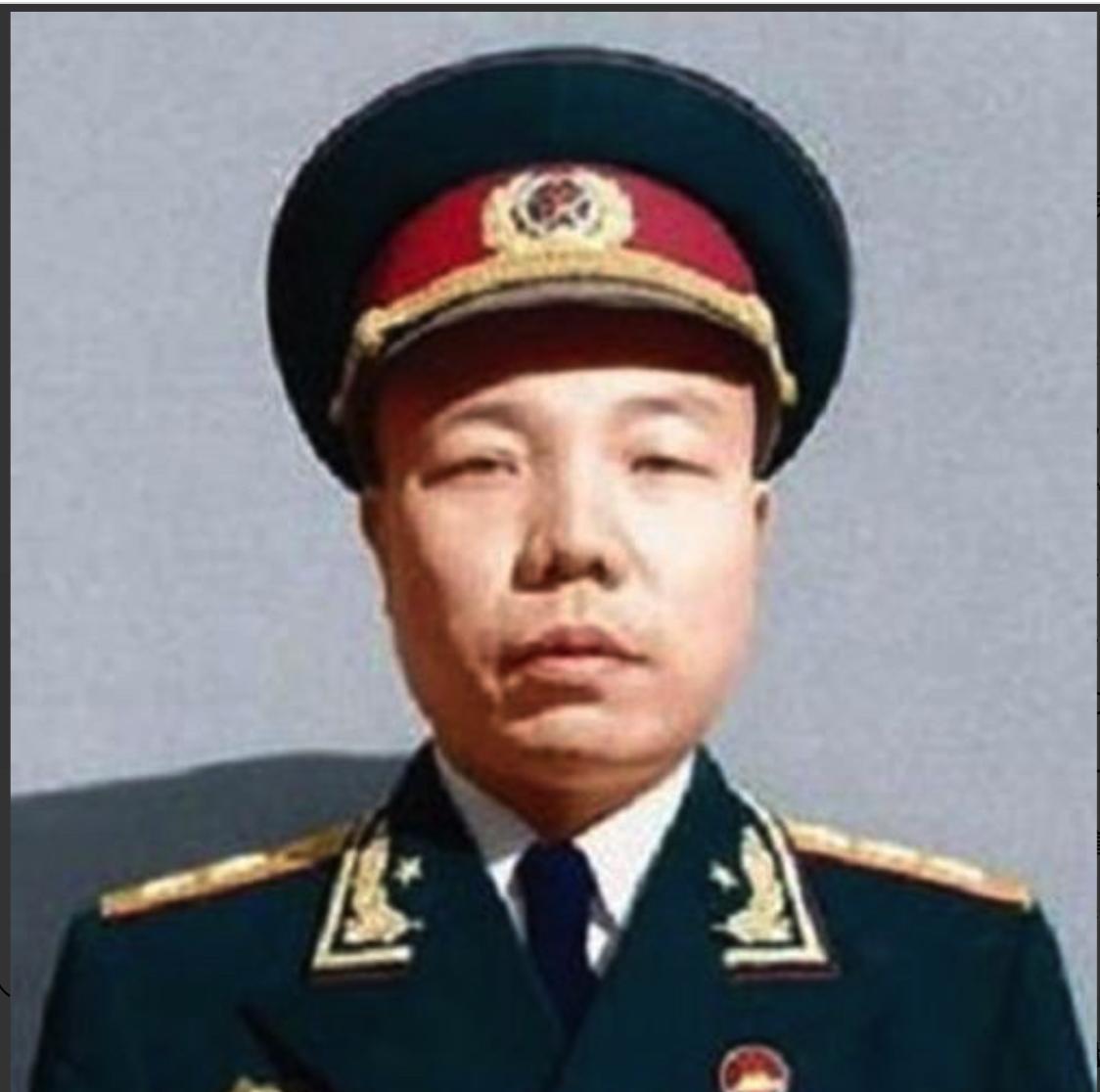1949年，萧华被任命为广西省委书记。然而，就在他准备赴任之际，毛主席给华中局发