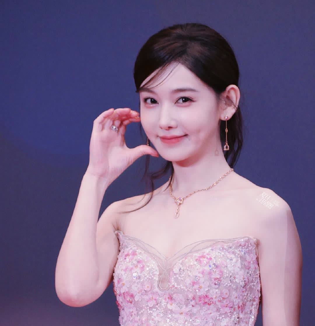 有些人不火
真的是有原因的
31岁的短剧女王李沐宸，就是典型的例子，好不容易