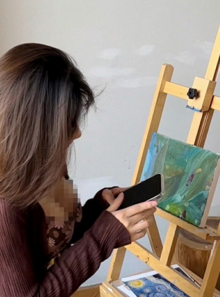 画架上的画艺术成分挺高的~