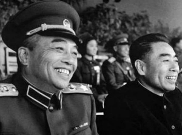 两位伟人，都是一生为民，鞠躬尽瘁死而后已。他们在建国后先后主持军委的日常工作，像