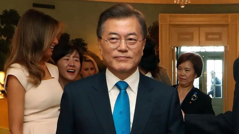 文在寅：从被歧视的脱北者到抗财阀的孤勇总统，卢武铉的约定他守了一辈子