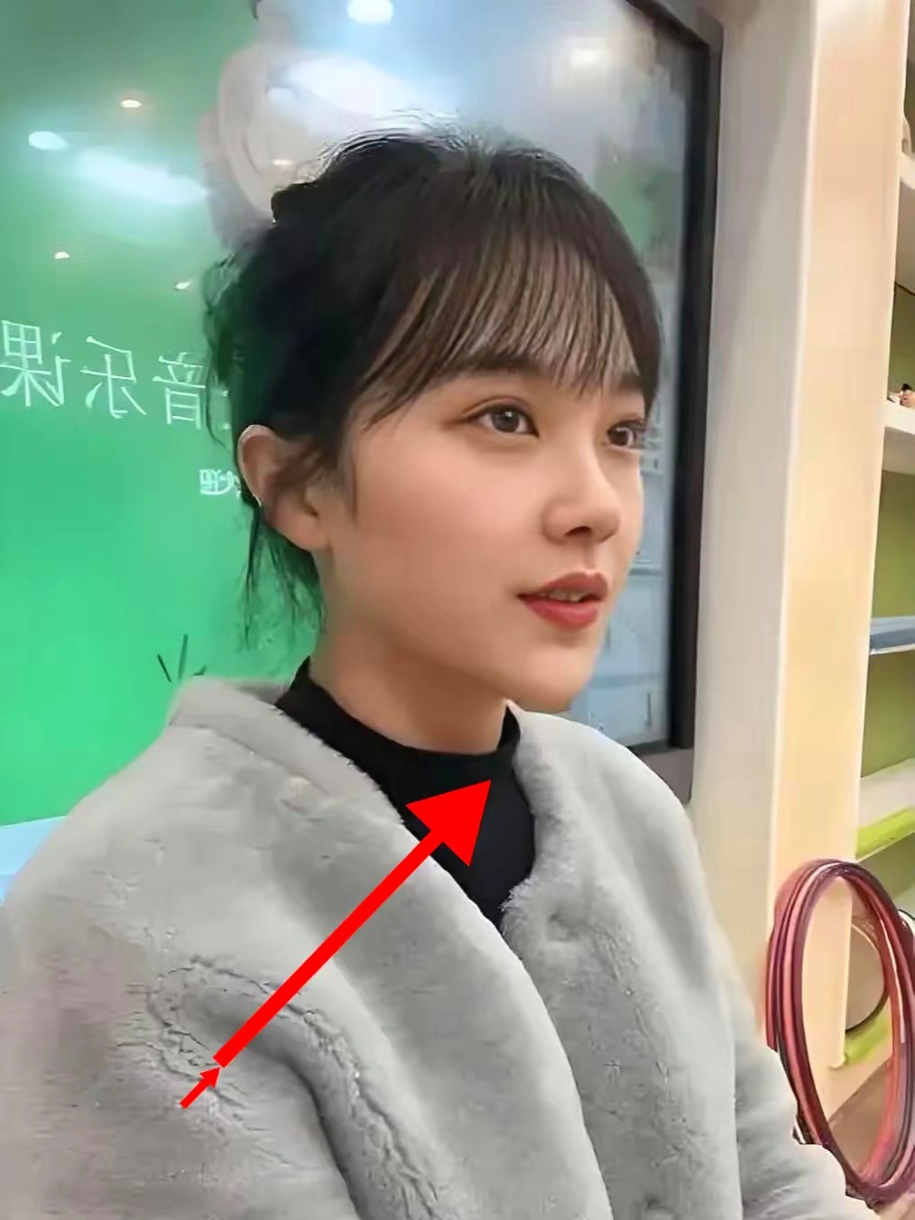 终于见识到啥叫“人间清醒”了！
“挖呀挖”幼师黄琼，可比甲亢哥还牛！
别人走红后