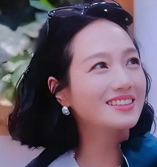 李湘的含金量还在上升！
看到朱丹最近让人费解的发言
才懂得做李湘的女儿有多么的幸