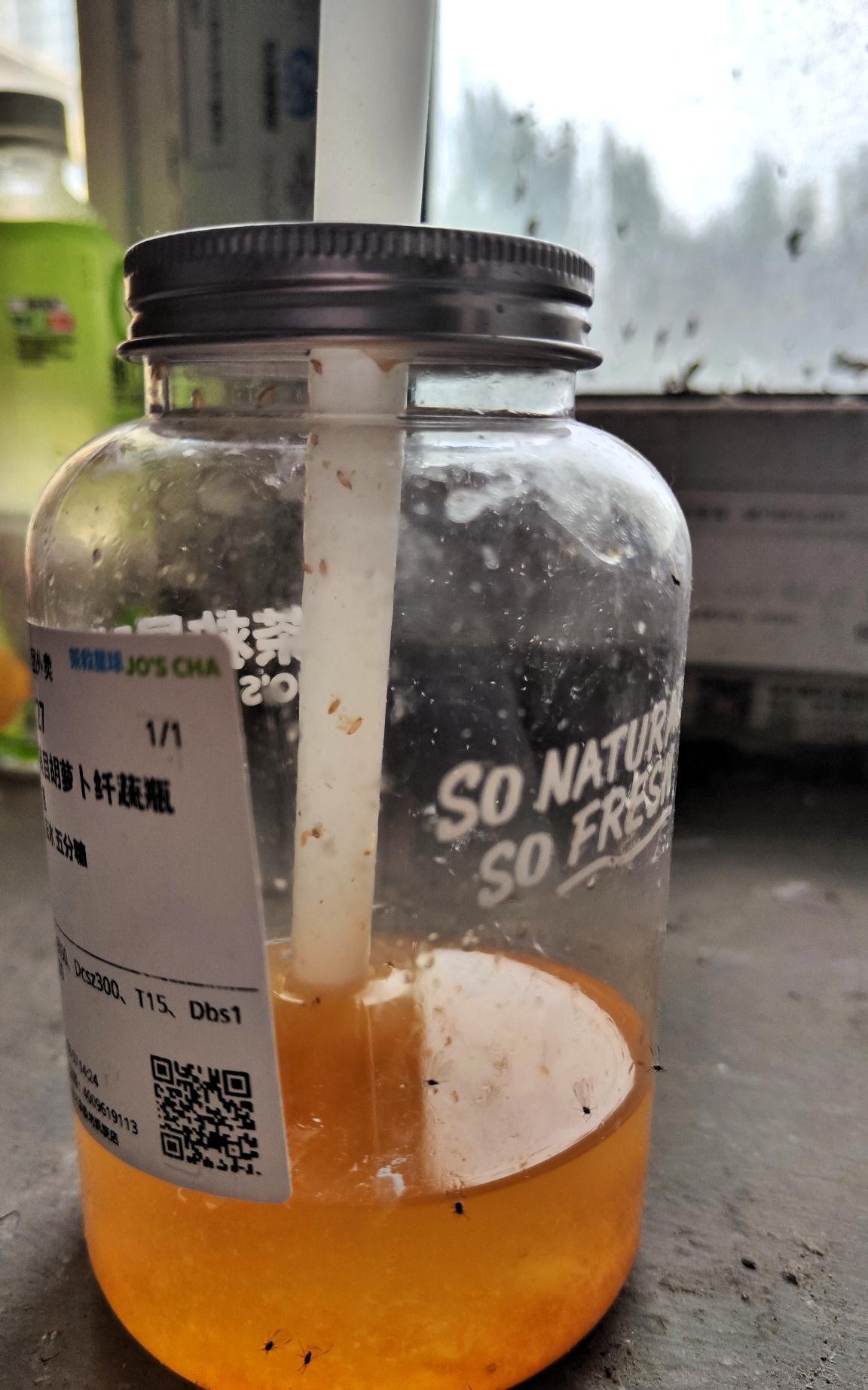 是不是有点恶心？实在是看不下去了……
最近单元门坏了，总有一对儿小情侣在单元里逗