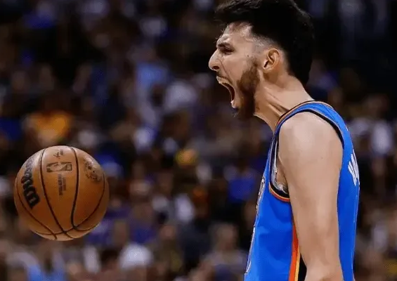 NBA常规赛，雷霆以113-99战胜国王。
雷霆内线切特-霍姆格伦表现出色，15